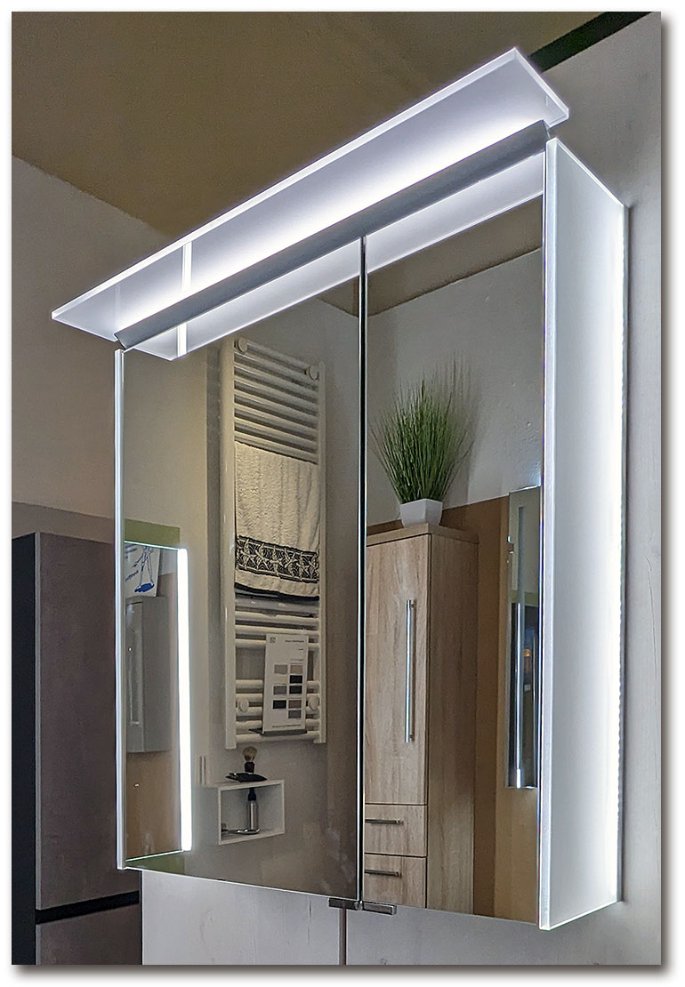 Rundum beleuchteter Spiegelschrank fr das Bad und Badezimmer